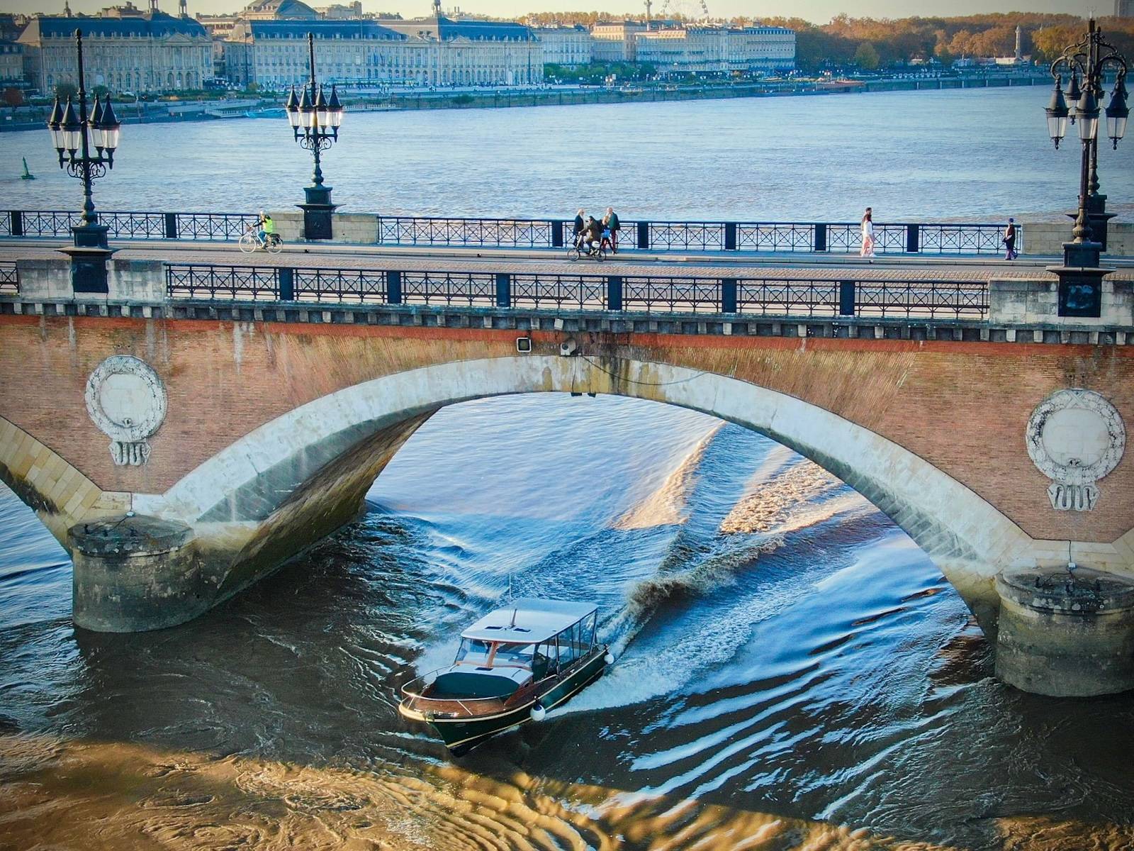 balade sur la garonne a bordeaux
