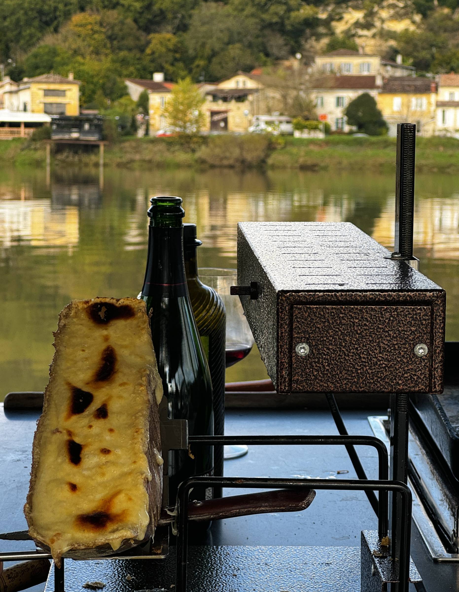 Raclette sur la Garonne à Bordeaux