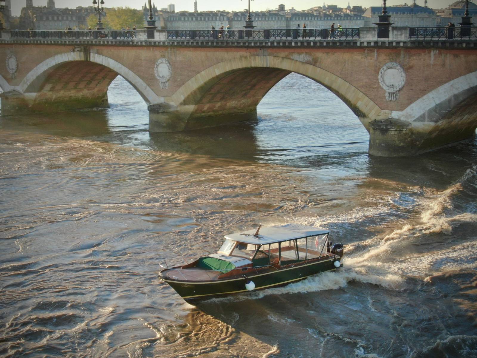 Balade sur La Garonne à Bordeaux 